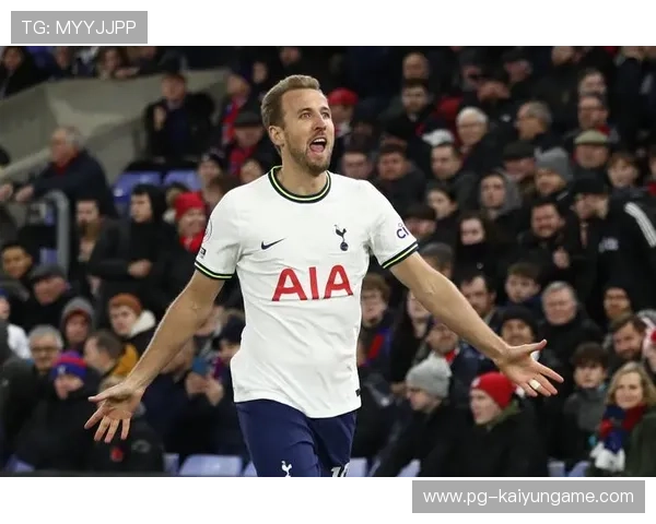 凯恩突入肋部空间分出关键一脚,让热刺快速形成终结点